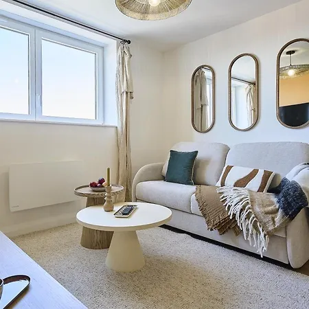 L'horloger 6 People - 3 Bedrooms - Lille 13 Min Apartment *
